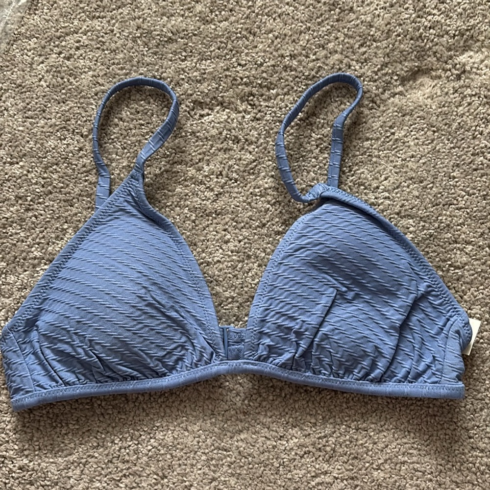 NWT aerie Size Medium Triangle Shaped Bikini Top in Periwinkle color